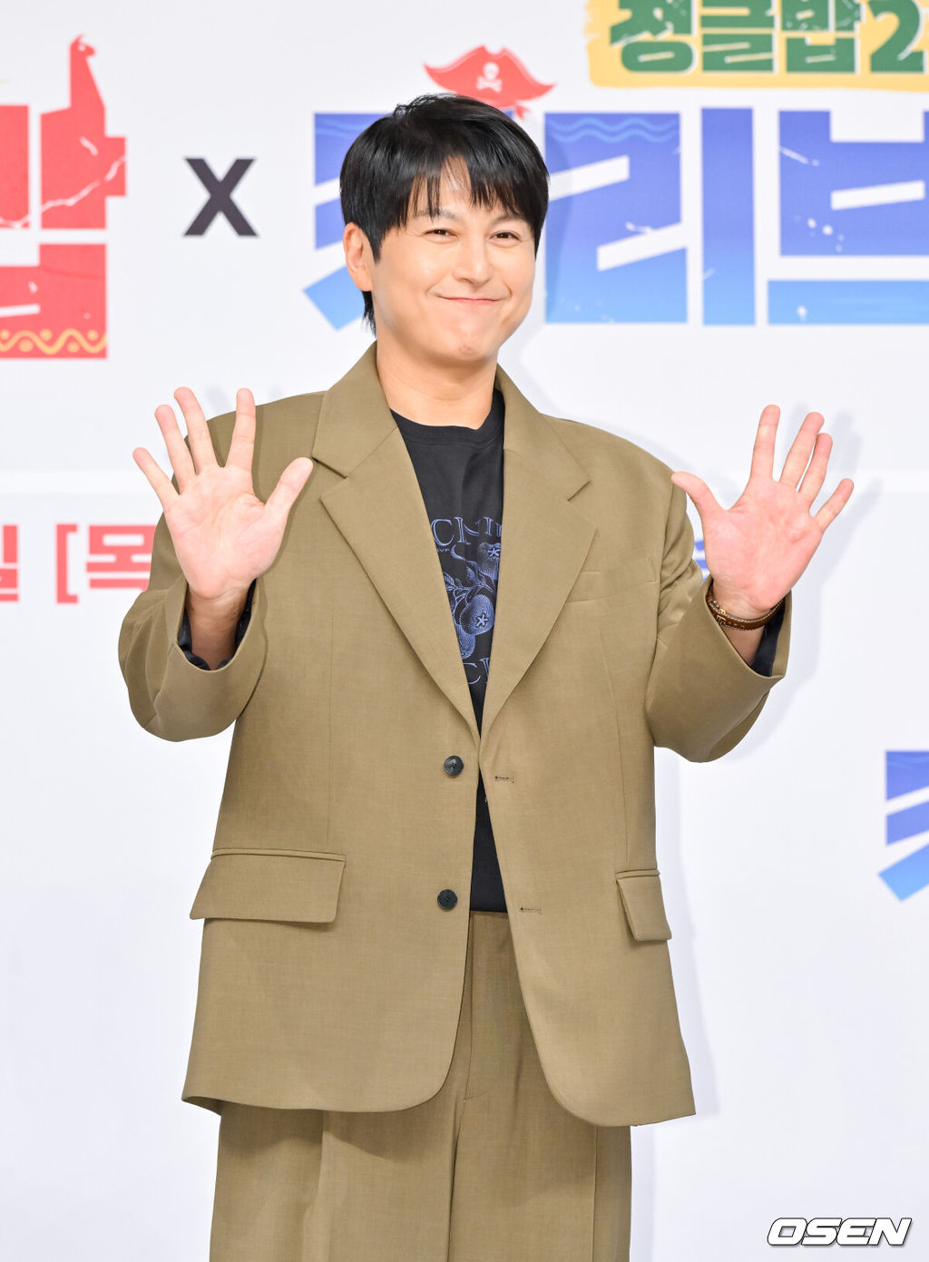 27일 목동 SBS 사옥에서 SBS ‘정글밥2 - 페루밥, 카리브밥(이하 '정글밥2')’ 제작발표회가 진행됐다. 오는 27일 첫 방송되는 SBS 새 예능프로그램 '정글밥2 - 페루밥, 카리브밥'은 미지의 정글에서 직접 캐고 잡고 요리하며 펼쳐지는 노동과 미식의 경계를 넘나드는 여행 이야기로 이날 행사에는 류수영, 최현석, 김옥빈, 최다니엘, 윤남노, 이준, 한비인 PD, 류지환 PD가 참석했다. 배우 류수영이 포즈를 취하고 있다.   2025.02.27 / soul1014@osen.co.kr