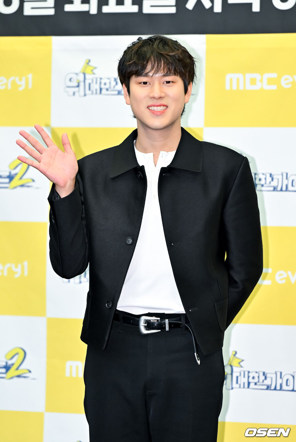 8일 오후 서울 상암동 스탠포드호텔에서 MBC에브리원 새 예능 ‘위대한 가이드 시즌2’ 제작발표회가 진행됐다.'위대한 가이드2'는 한국 생활 경험이 풍부한 외국인이 여행객들에게 현지 정보와 숨겨진 명소를 소 개하는 리얼 버라이어티 프로그램으로, 이번 시즌에서는 박명수, 김대호 그리고 최다니엘 세 사람이 아프리카 르완다 방문기를 선보일 예정이다.이무진이 포즈를 취하고 있다   2025.04.08 / soul1014@osen.co.kr