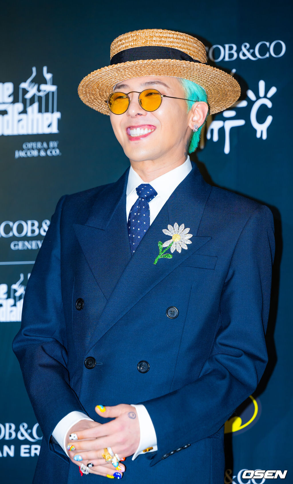 지드래곤이 24일 오후 서울 용산구 그랜드 하얏트 서울 그랜드 볼룸에서 열린 럭셔리 워치&주얼리 브랜드의 코리아 부티크 그랜드 오픈기념 행사에 참석했다.이 자리에는 빅뱅 지드래곤, 배우 금새록, 배우 마동석, 갓세븐 뱀뱀, 마마무 화사가 참석했다.지드래곤이 입장하며 포즈를 취하고 있다. 2025.02.24 / rumi@osen.co.kr