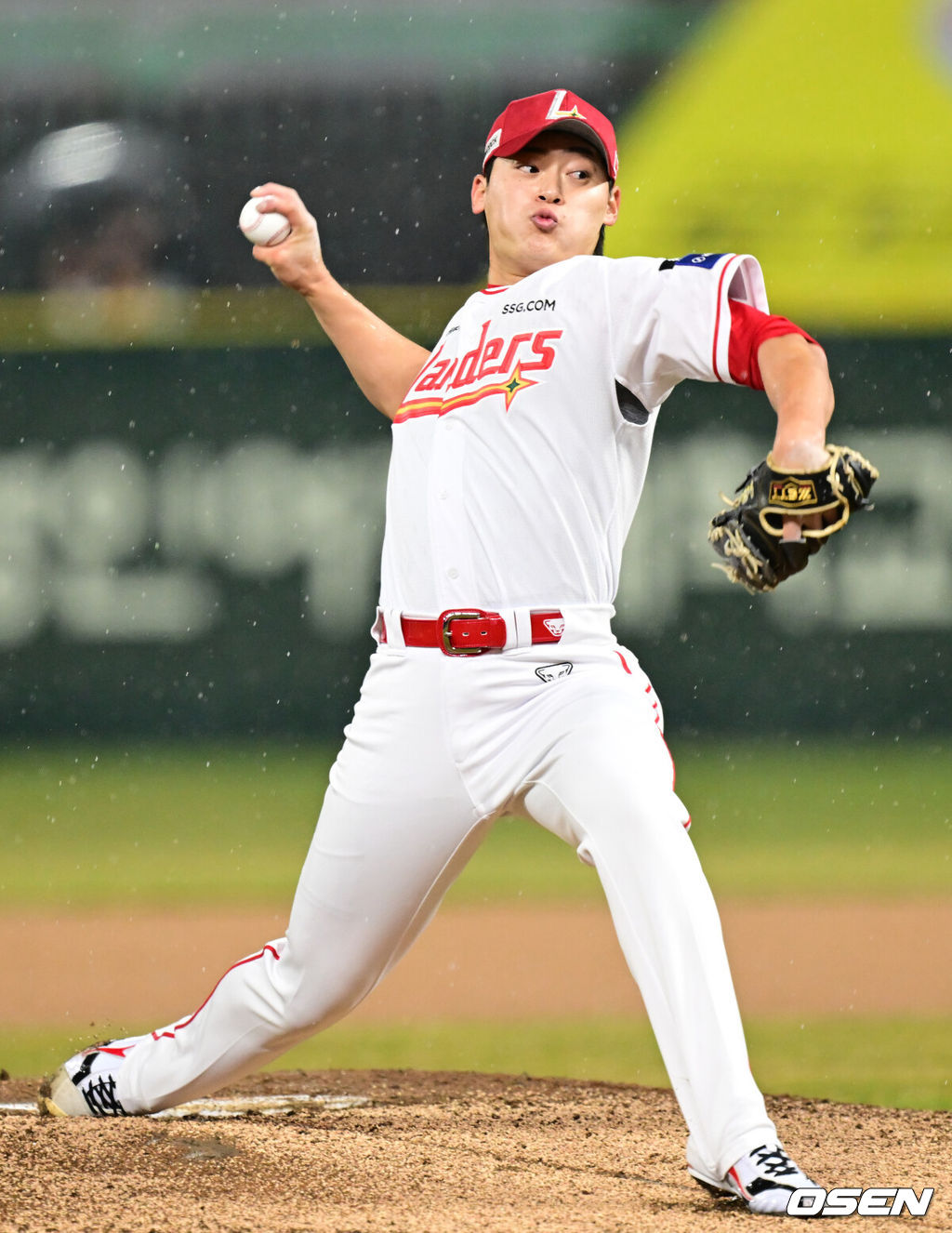 27일 오후 인천 SSG 랜더스 필드에서 ‘2025 신한 SOL BANK KBO리그’ SSG 랜더스와 롯데 자이언츠의 경기가 진행됐다.이날 SSG는 박종훈을, 롯데는 나균안을 선발투수로 내세웠다. 9회초 SSG 조병현이 마운드에 올라 힘차게 공을 뿌리고 있다. 2025.03.27 / ksl0919@osen.co.kr