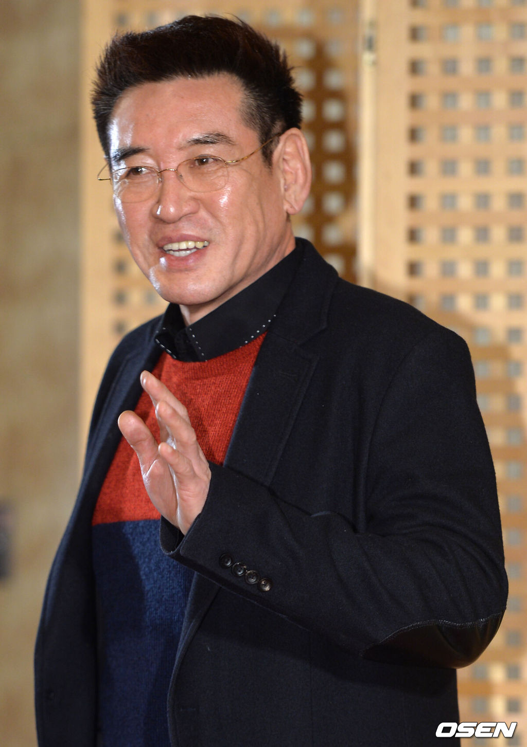 조형기가 27일 오후 서울 소공동 롯데호텔에서 열린 한국영화배우협회 '스타의 밤' 시상식에 참석해 포토타임을 갖고 있다. 이번 시상식에서 단편영화 '세이프'로 제66회 칸 국제영화제에서 단편부문 황금종려상을 수상한 문병곤 감독과 영화 '설국열차'의 봉준호 감독이 '자랑스러운 KOREA 영화인상' 수상자로 선정됐다. 이와 더불어 송강호, 엄정화, 류승룡, 황정민, 엄지원이 '대한민국 영화 톱스타상' 수상자로 이름을 올렸으며 문정희, 장영남, 여진구가 '대한민국 영화 인기상'을 수상한다./ dreamer@osen.co.kr