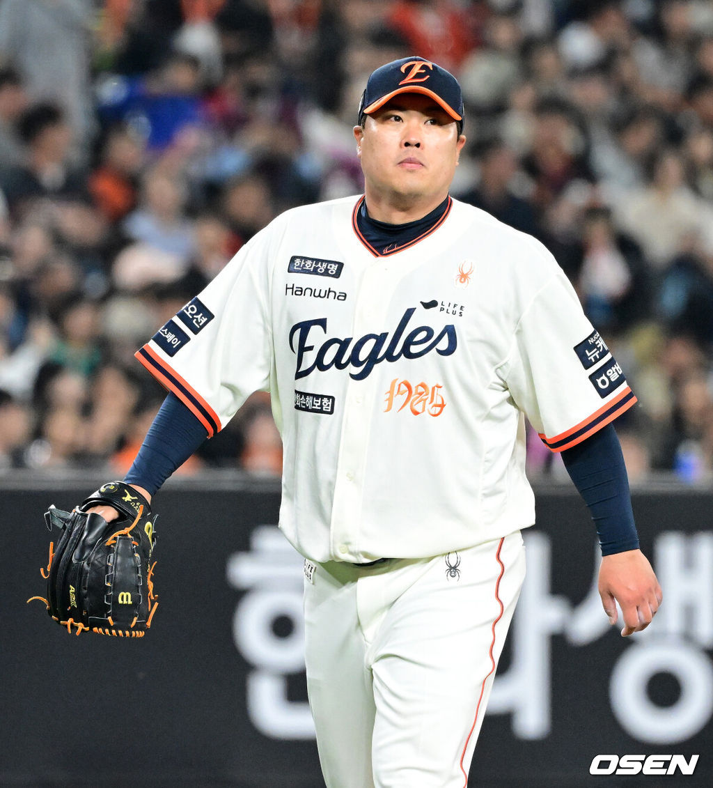 11일 오후 대전 한화생명볼파크에서 2025 신한 SOL Bank KBO리그 한화 이글스와 키움 히어로즈의 경기가 열렸다.이날 한화는 류현진, 키움은 김윤하를 선발로 내세웠다.6회초 2사에서 한화 류현진이 키움 푸이그를 삼진 처리하고 있다. 2025.04.11 / jpnews@osen.co.kr
