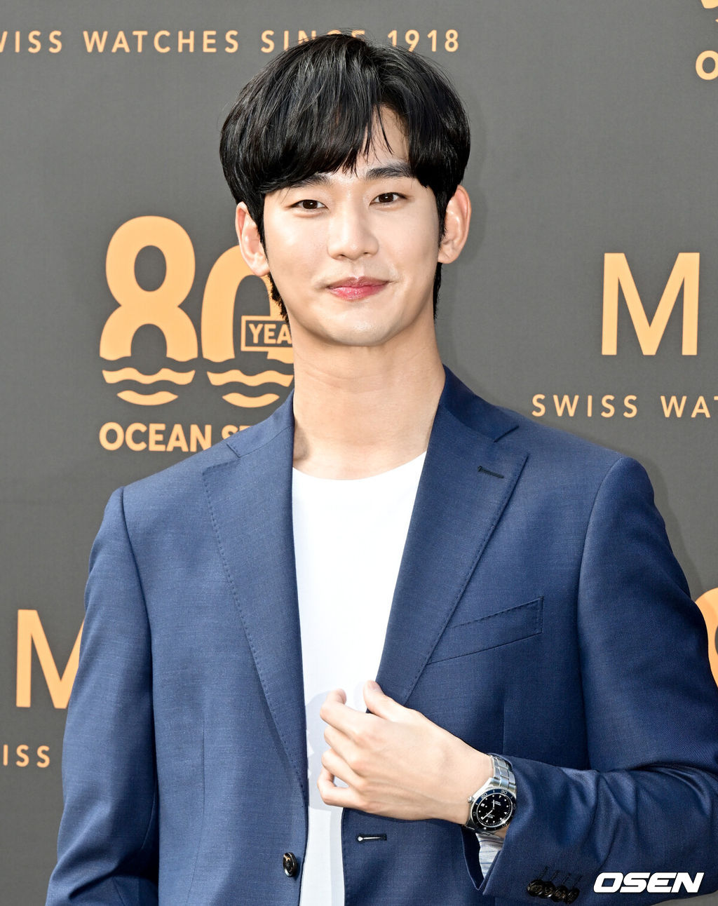 31일 서울 강남구 한 복합문화공간에서 한 스위스 시계 브랜드 포토월 행사가 열렸다. 배우 김수현이 포즈를 취하고 있다. 2024.07.31 /cej@osen.co.kr