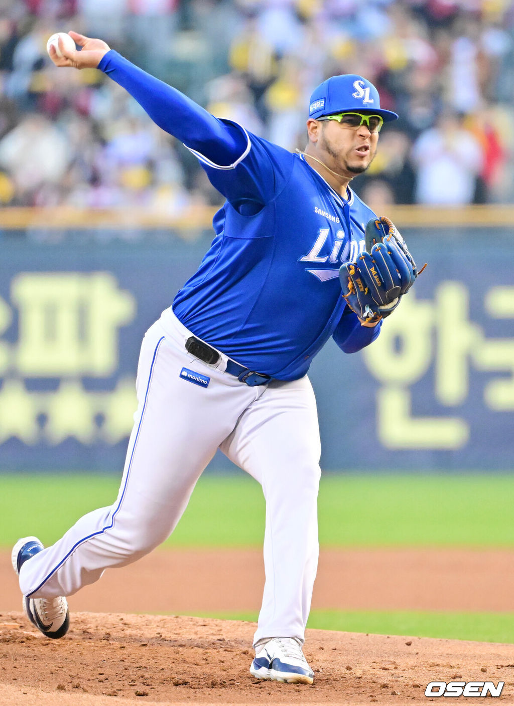 15일 서울 잠실야구장에서 2025 신한 SOL Bank KBO리그 LG 트윈스와 삼성 라이온즈의 경기가 열렸다.이날 LG는 에르난데스, 삼성은 후라도를 선발로 내세웠다.삼성 선발 후라도가 마운드 위에서 힘차게 공을 뿌리고 있다. 2025.04.15 / rumi@osen.co.kr