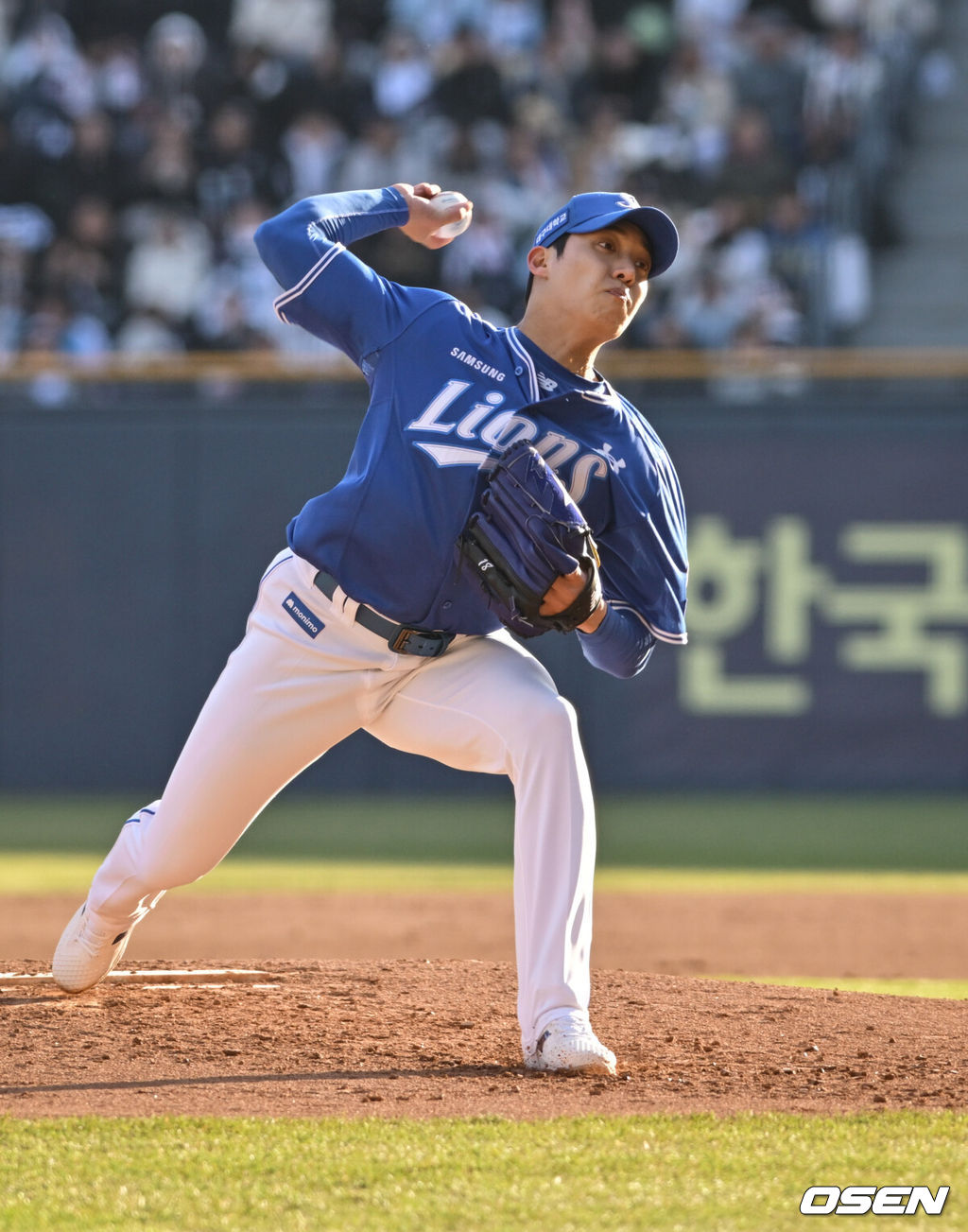 29일 서울 송파구 잠실야구장에서 2025 신한 SOL Bank KBO리그 두산 베어스와 삼성 라이온즈의 경기가 열렸다.이날 홈팀 두산은 잭로그를, 원정팀 삼성은 원태인을 선발 투수로 내세웠다.1회말 삼성 원태인이 역투하고 있다. 2025.03.29 /cej@osen.co.kr