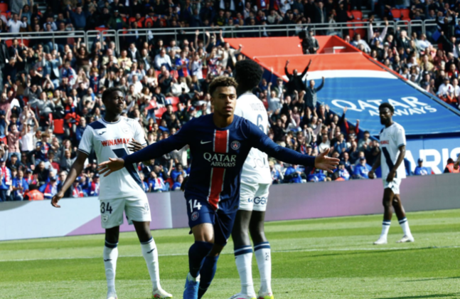 &apos;73분 소화&apos; 이강인, 약 한 달 반만 선발 복귀→공수 기여... &apos;우승 확정&apos; PSG, 무패 기록 이어가