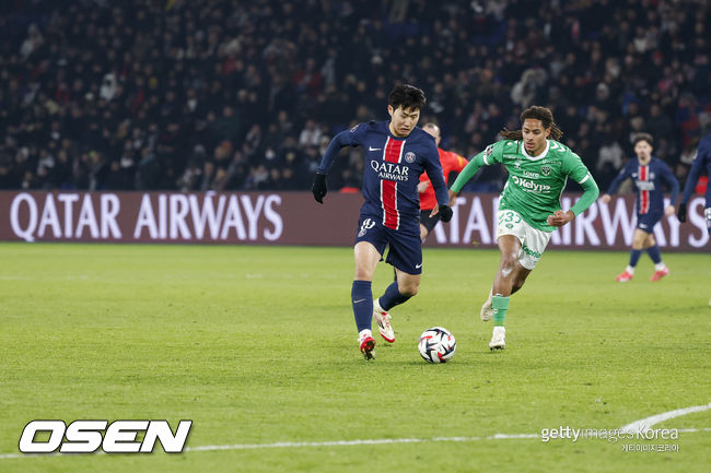 '大충격 46000000000 원 포기' 이강인, PSG 남는다... "이강인 재계약, 의외 결정으로 보인다"