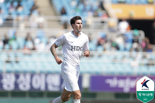 &apos;외국인 선수 제 몫했다!&apos; K리그2 부산, 전반에만 3골... 안산 3-1 대파! 중위권 도약