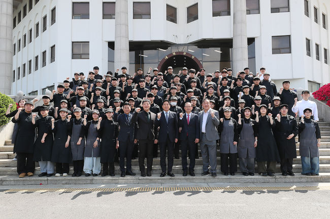 "셰프로 첫걸음을 내딛는 의미 있는 출발점" 우석대 호텔외식조리학과, 신입생 유니폼 착복식 개최