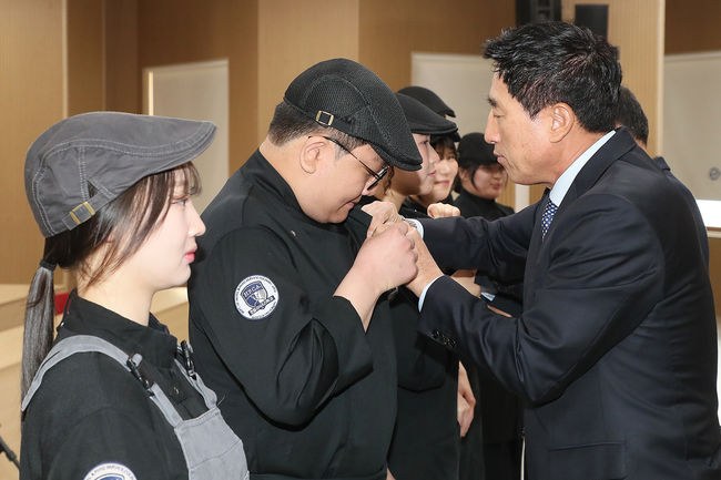 "셰프로 첫걸음을 내딛는 의미 있는 출발점" 우석대 호텔외식조리학과, 신입생 유니폼 착복식 개최