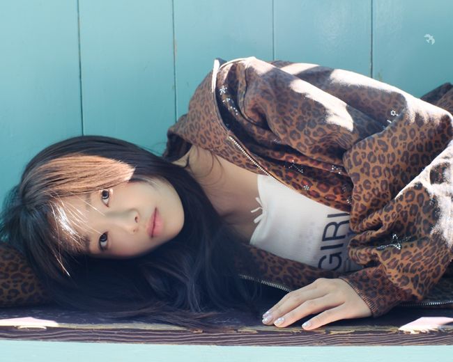 감정을 대면하는 태도, 예상치 못한 변주…&apos;솔로 가수&apos; 츄의 성장 [Oh!쎈 레터]