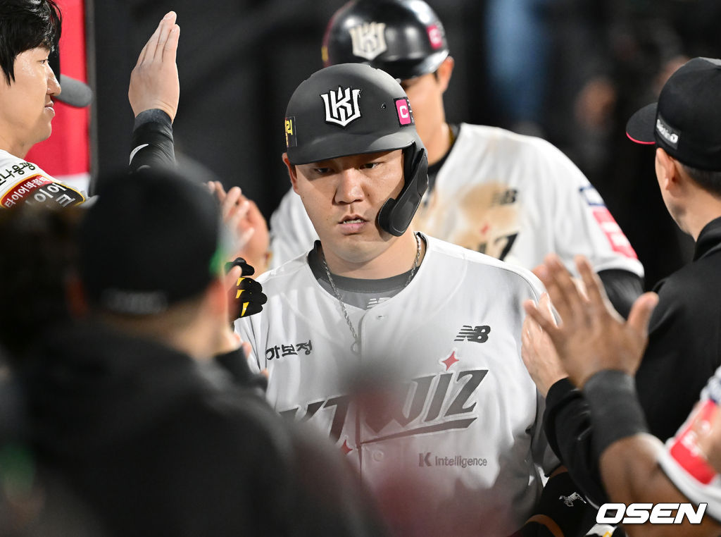 투런포 장성우,&apos;시원하게 날렸다&apos;