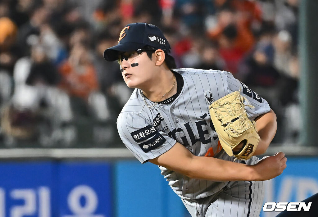 23일 부산 사직야구장에서 2025 신한 SOL 뱅크 KBO 리그 롯데 자이언츠와 한화 이글스의 경기가 열렸다. 홈팀 롯데는 반즈, 방문팀 한화는 와이스가 선발 출전했다.한화 이글스 김서현이 역투하고 있다. 2025.04.23 / foto0307@osen.co.kr