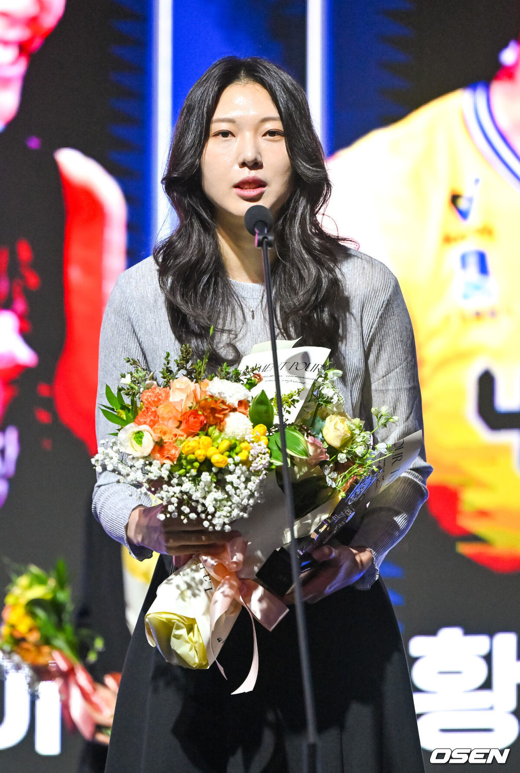 14일 오후 서울 서대문구 스위스그랜드호텔에서 2024-2025 V리그 시상식이 진행됐다.여자부는 마지막을 화려하게 장식한 김연경이 정규리그 MVP까지 노리는 반면, 남자부는 트레블을 이끈 레오와 토종 에이스 허수봉이 치열한 경쟁을 펼치고 있다.20주년 베스트7에 선정된 양효진이 소감을 말하고 있다.   2025.04.14 / soul1014@osen.co.kr