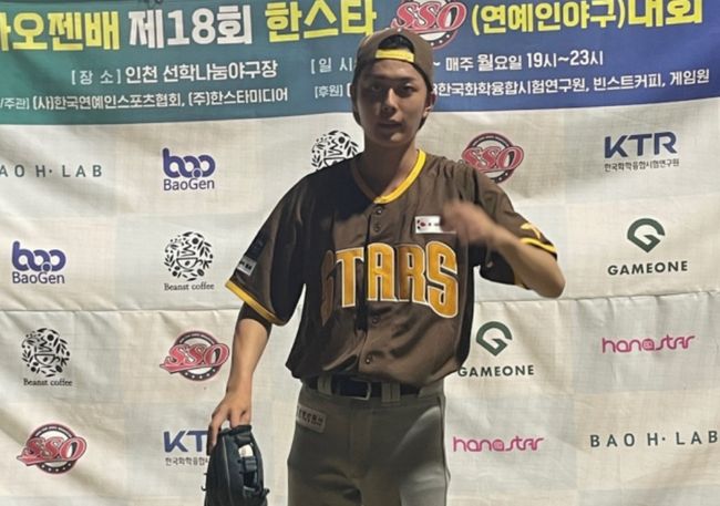 드라마 '보물섬'의 씬 스틸러 김기무와 '1박2일' 재롱둥이 유선호가 고양시 장항야구장에 뜬다. / 한스타미디어