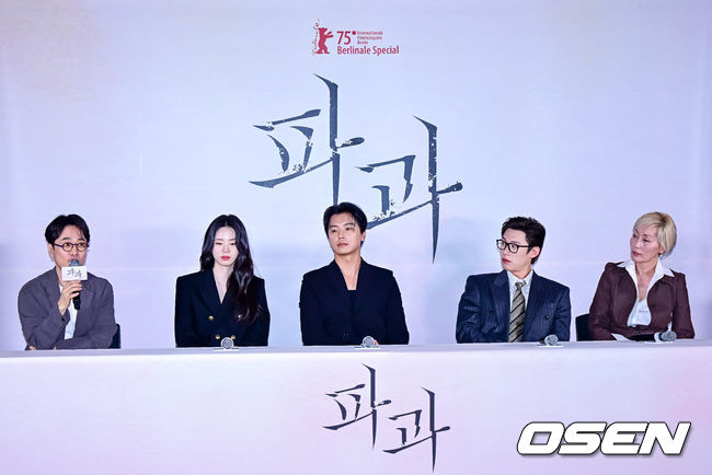 24일 오후 서울 용산구 한강로동 CGV 용산아이파크몰에서 영화 ‘파과' 언론시사회가 열렸다.