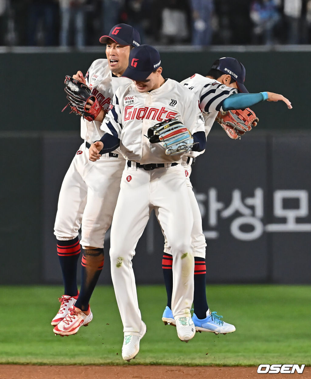 평일 2만2669석 만원관중→한화 9연승 저지 역전극…롯데 김태형 감독, “6회까지 책임진 박세웅, 잘 던졌다” [오!쎈 부산]