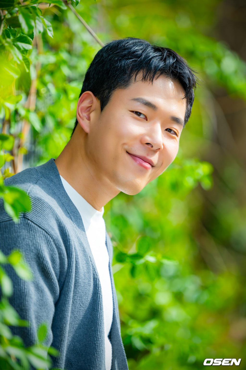 배우 주연우가 최근 서울 마포구 합정동 OSEN 사옥에서 인터뷰를 가졌다.주연우는 지난 12일 종영한 SBS 금토드라마 ‘보물섬’에서 비선 실세 염장선(허준호 분)의 오른팔 천구호 역을 맡아 열연을 펼쳤다.배우 주연우가 카메라 앞에서 포즈를 취하고 있다. 2025.04.21 / rumi@osen.co.kr