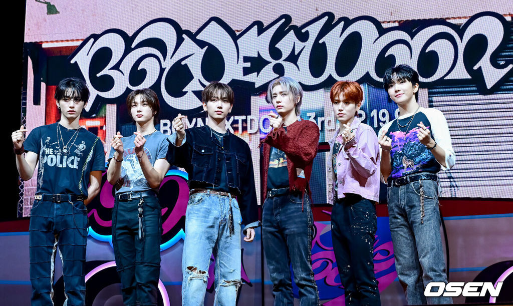 9일 오후 서울 용산구 이태원로 블루스퀘어에서 보이넥스트도어(BOYNEXTDOOR) 미니 3집 ‘19.99’ 미디어 쇼케이스가 열렸다.미니 3집 ‘19.99’는 스무살이 되기 직전의 상태를 ‘19.99’라는 불완전한 숫자로 표현한 앨범이다. 10대와 20대의 경계에 선 청춘의 생각과 고민을 담았다.신곡 ‘Nice Guy’는 세상 사람들을 다 사로잡을 수 있다고 믿는 19.99세의 ‘근거 있는 자신감’을 그린 노래다. 명재현, 태산, 운학이 작사, 작곡에 참여해 스물 언저리 청춘의 자기애와 자신감을 자유롭고 솔직한 가사로 표현했다.보이넥스트도어가 포토타임을 하고 있다. 2024.09.09 / jpnews@osen.co.kr