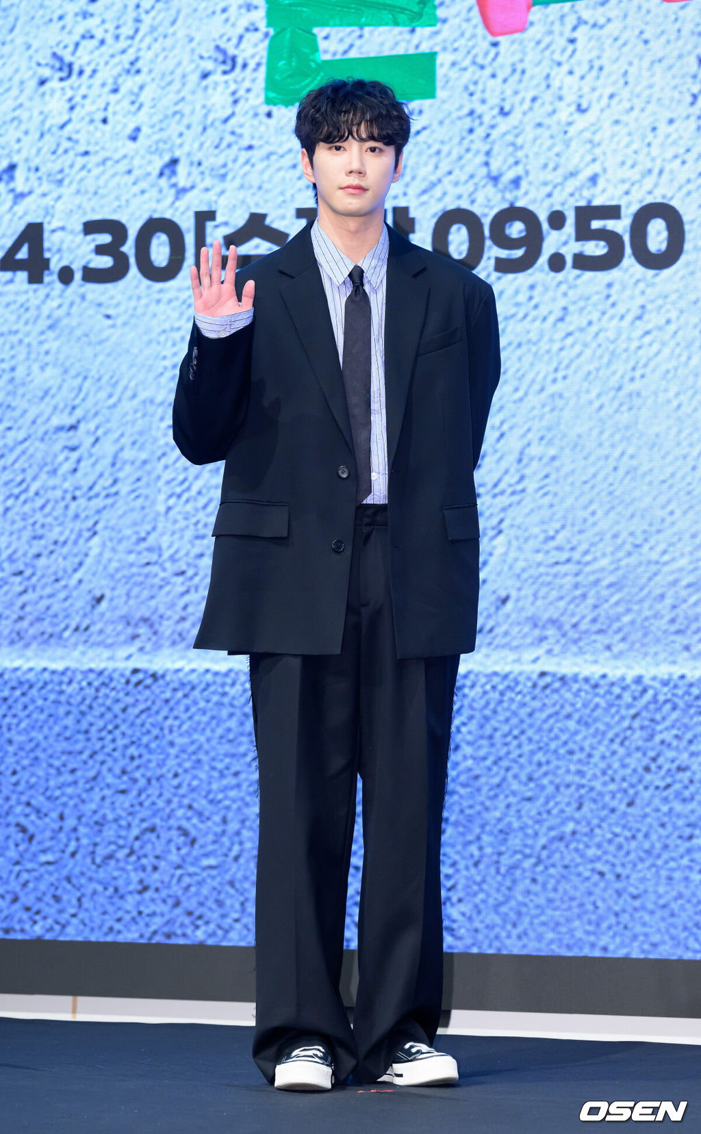 29일 오후 서울 구로구 더세인트에서 KBS 2TV 새 수목드라마 ‘24시 헬스클럽’ 제작발표회가 열렸다.‘24시 헬스클럽’은 근성이 넘치는 헬치광이 관장 도현중이 근심이 과다한 헬린이 회원들의 인생을 파격 교정하며 펼쳐지는 두근두근 근(筋)성장 코맨스(코믹 로맨스)다.배우 이준영이 포토타임을 가지고 있다. 2025.04.29 /sunday@osen.co.kr