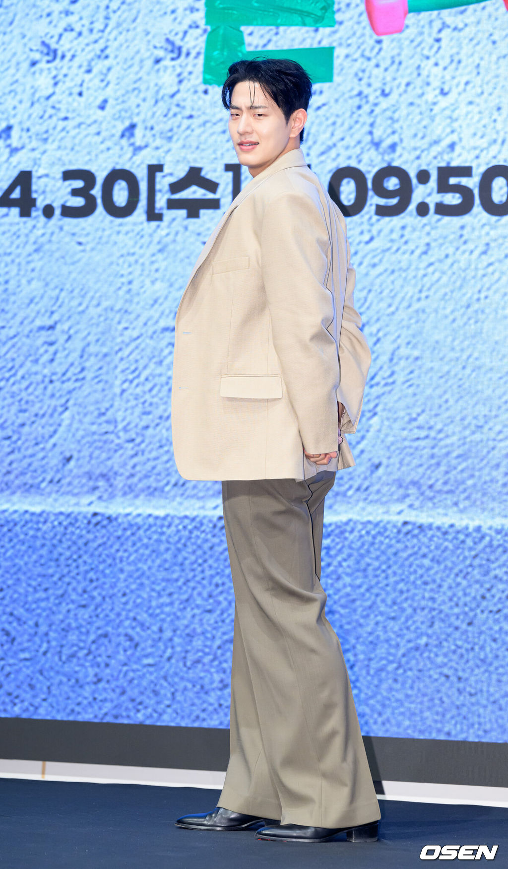 29일 오후 서울 구로구 더세인트에서 KBS 2TV 새 수목드라마 ‘24시 헬스클럽’ 제작발표회가 열렸다.‘24시 헬스클럽’은 근성이 넘치는 헬치광이 관장 도현중이 근심이 과다한 헬린이 회원들의 인생을 파격 교정하며 펼쳐지는 두근두근 근(筋)성장 코맨스(코믹 로맨스)다.배우 이승우가 포토타임을 가지고 있다. 2025.04.29 /sunday@osen.co.kr