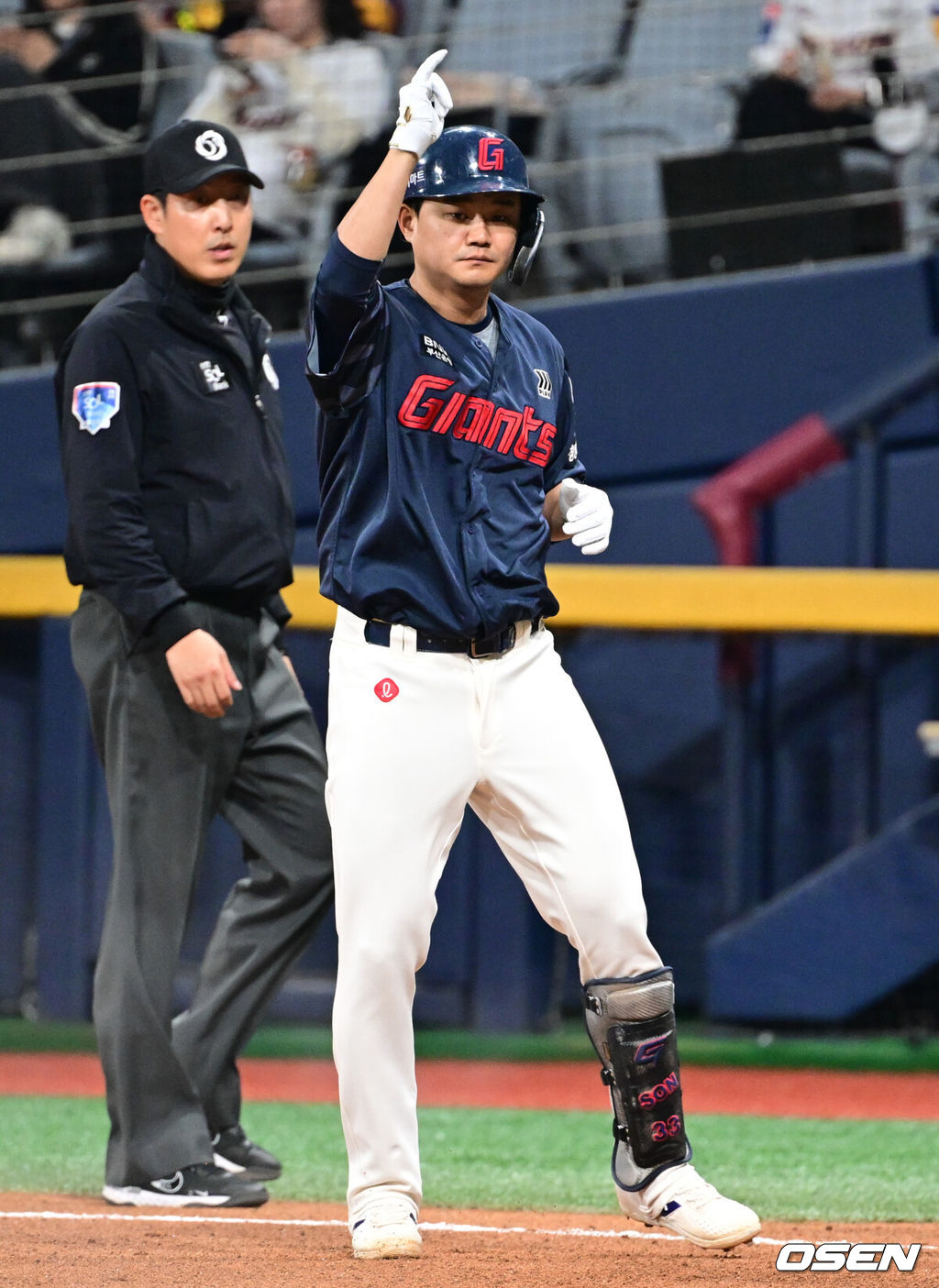 29일 오후 서울 고척스카이돔에서 ‘2025 신한 SOL BANK KBO리그’ 키움 히어로즈와 롯데 자이언츠의 경기가 진행됐다.이날 경기에서 키움은 김윤하를, 롯데는 반즈를 선발투수로 내세웠다.6회초 1사 롯데 손호영이 안타 세리머니를 하고 있다. 2025.04.29 /cej@osen.co.kr