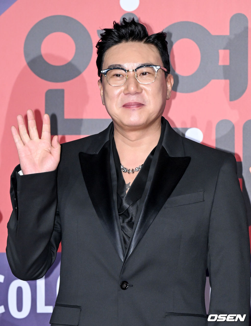 2023 SBS 연예대상 포토월 행사가 30일 서울 마포구 상암 SBS 프리즘타워에서 열렸다.방송인 이상민이 레드카펫을 밟으며 포즈를 취하고 있다. 2023.12.30/cej@osen.co.kr