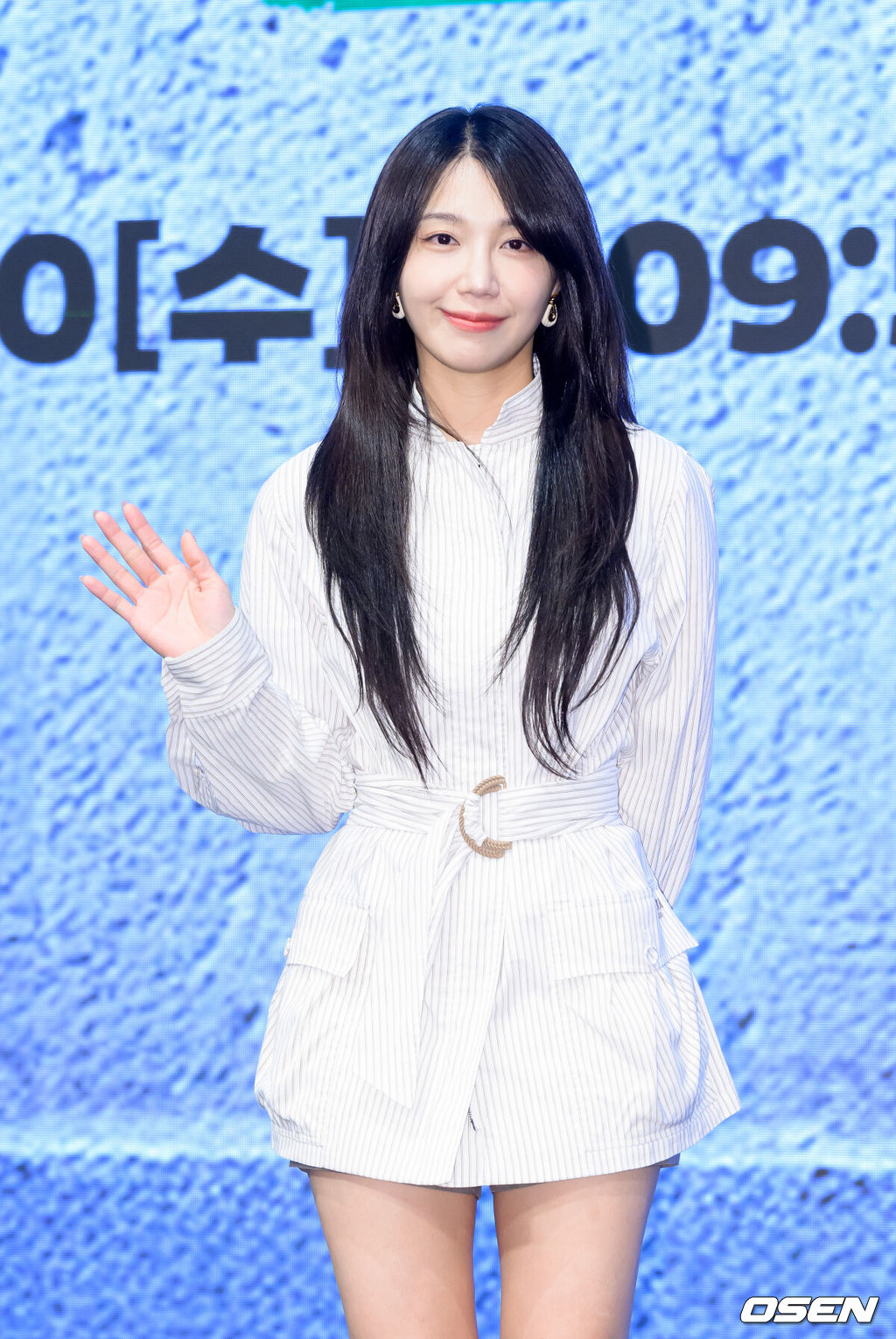 29일 오후 서울 구로구 더세인트에서 KBS 2TV 새 수목드라마 ‘24시 헬스클럽’ 제작발표회가 열렸다.‘24시 헬스클럽’은 근성이 넘치는 헬치광이 관장 도현중이 근심이 과다한 헬린이 회원들의 인생을 파격 교정하며 펼쳐지는 두근두근 근(筋)성장 코맨스(코믹 로맨스)다.배우 정은지가 포토타임을 가지고 있다. 2025.04.29 /sunday@osen.co.kr