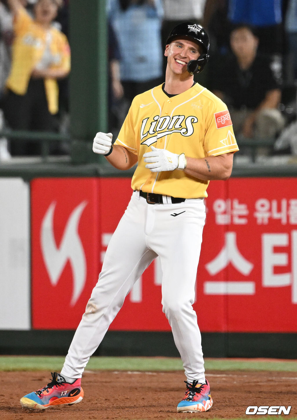 홍원기 감독이 이끄는 나눔 올스타가 2년 연속 승리의 기쁨을 맛봤다. 나눔 올스타는 15일 부산 사직구장에서 열린 2023 KBO 올스타전에서 소크라테스와 채은성의 타점 먹방쇼를 앞세워 드림 올스타를 8-4로 격파했다. 9회초 2사 1, 3루 드림 뷰캐넌이 1타점 적시타를 날린 뒤 기뻐하고 있다. 2023.07.15 /ksl0919@osen.co.kr