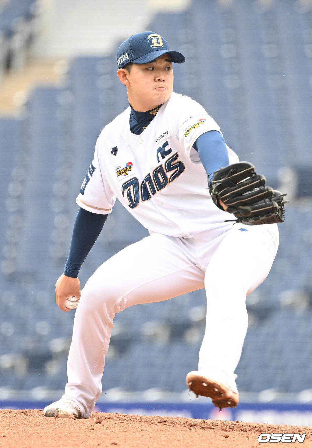 15오후 창원NC파크에서 ‘2023 KBO 퓨처스리그’ NC 다이노스와 삼성 라이온즈의 DH1차전이 열렸다.4회초 NC 김녹원이 힘차게 공을 던지고 있다. 2023.04.15 /cej@osen.co.kr