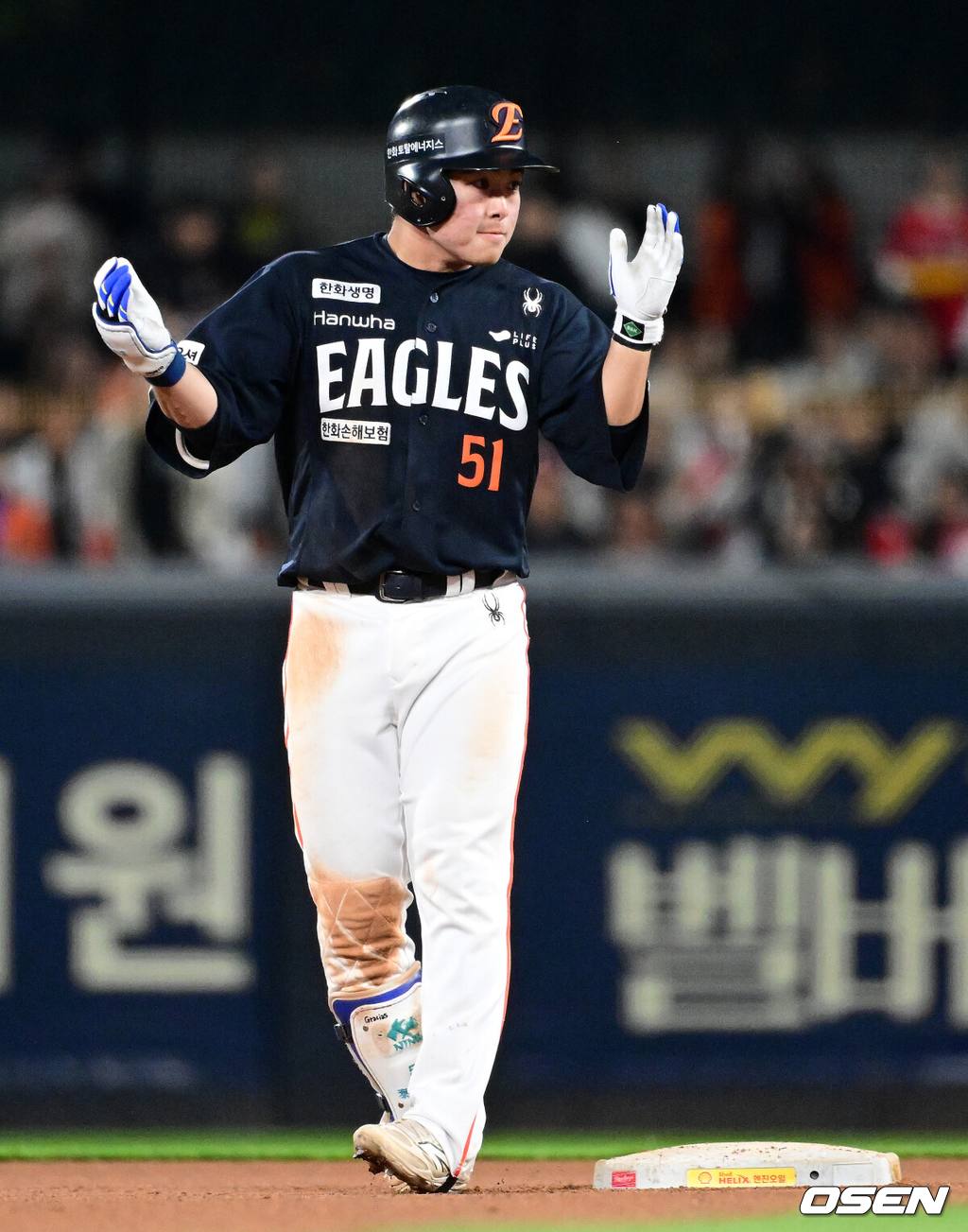 2일 오후 광주-기아 챔피언스필드에서 2025 신한 SOL Bank KBO리그 KIA 타이거즈와 한화 이글스의 경기가 열렸다.5연승에 도전하는 한화는 엄상백을, 연패를 막아야 하는 KIA는 아담 올러를 선발로 내세웠다.8회초 2사에서 한화 문현빈이 2루타를 날리며 기뻐하고 있다. 2025.05.02 /jpnews@osen.co.kr
