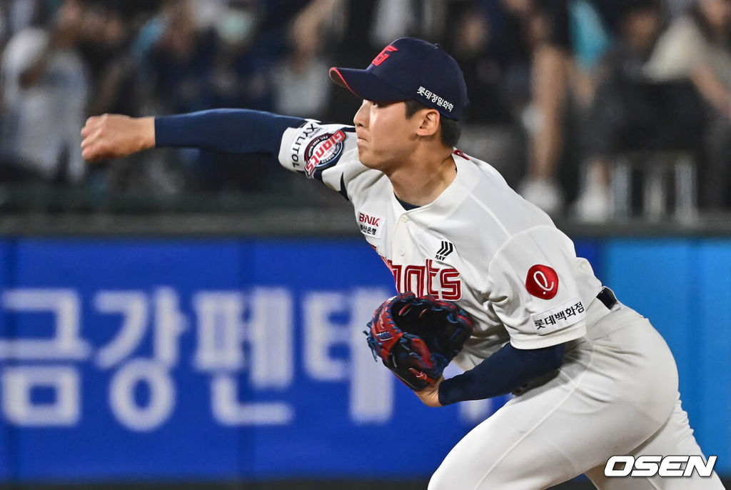 31일 부산 사직야구장에서 2024 신한 SOL 뱅크 KBO 리그 롯데 자이언츠와 NC 다이노스의 경기가 열렸다. 롯데는 한화에 스윕패를 당하고 분위기 반전을 노리며 퓨처스리그에서 3경기 연속 무실점 투구를 한 김진욱을 선발로, 7연패 중인 NC는 2년차 우완 신영우를 선발로 내세워 연패 탈출과 데뷔 첫 승을 노린다.롯데 자이언츠 최준용이 역투하고 있다. 2024.05.31 / foto0307@osen.co.kr