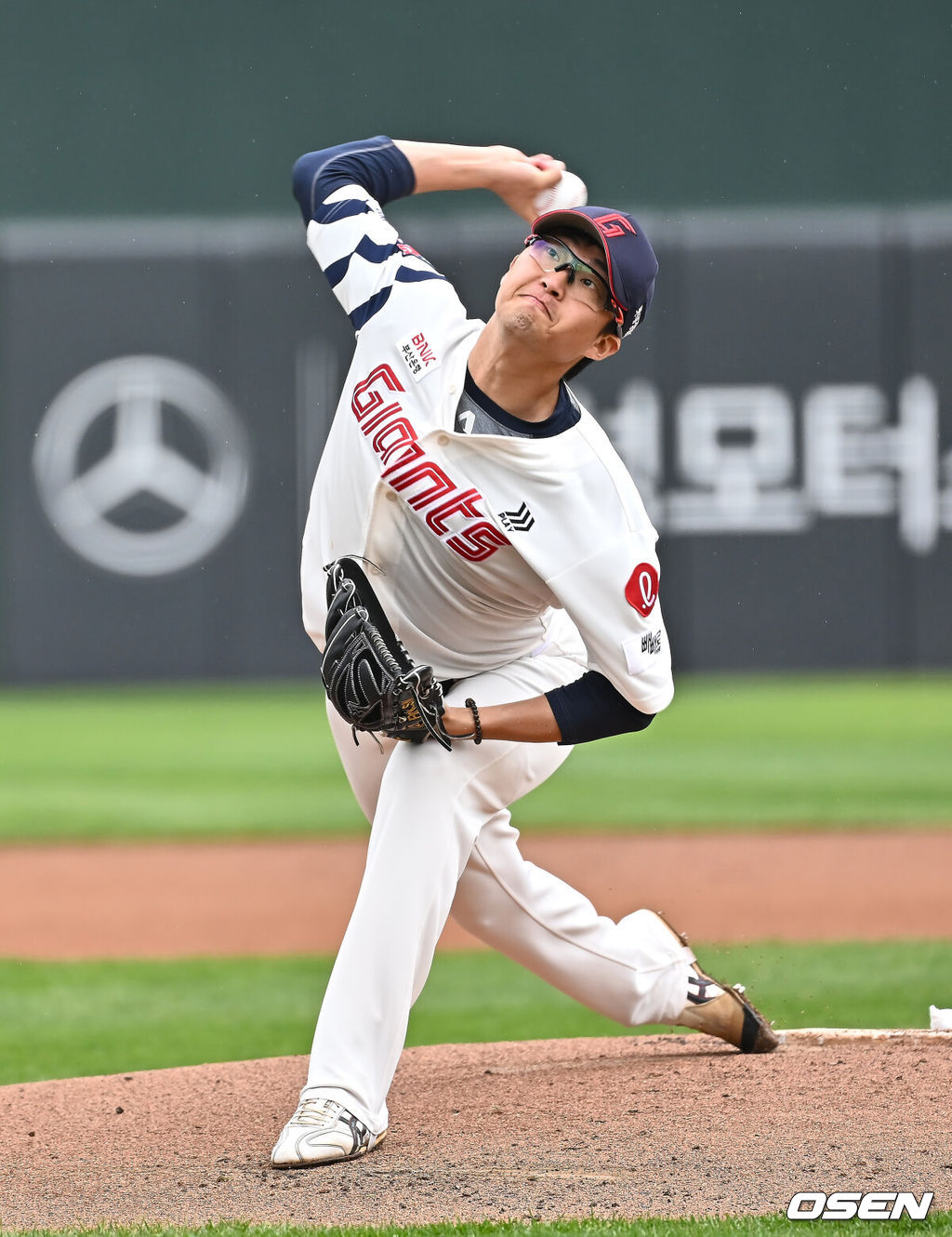 6일 부산 사직야구장에서 2025 신한 SOL 뱅크 KBO 리그 롯데 자이언츠와 SSG 랜더스의 경기가 열렸다. 홈팀 롯데는 박세웅, 방문팀 SSG는 문승원이 선발 출전했다.롯데 자이언츠 선발 투수 박세웅이 역투하고 있다. 2025.05.06 / foto0307@osen.co.kr