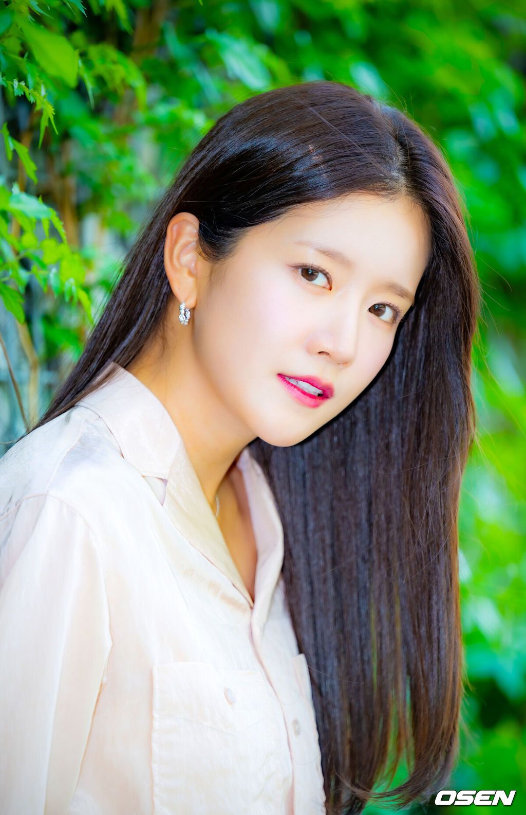 배우 추소정이 최근 서울 마포구 합정동 OSEN 사옥에서 인터뷰를 가졌다.배우 추소정(우주소녀 엑시)은 tvN 월화드라마 ‘이혼보험’에서 보험 사고의 손해액을 결정해 보험금을 지급하는 손해사정사 조아영 역을 맡아 열연을 펼쳤다.배우 추소정이 카메라 앞에서 포즈를 취하고 있다. 2025.05.07 / rumi@osen.co.kr