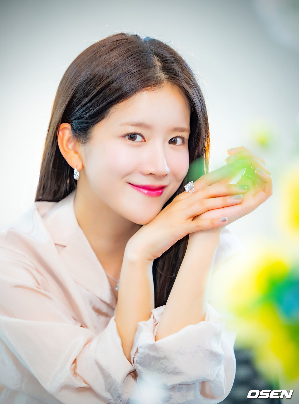 배우 추소정이 최근 서울 마포구 합정동 OSEN 사옥에서 인터뷰를 가졌다.배우 추소정(우주소녀 엑시)은 tvN 월화드라마 ‘이혼보험’에서 보험 사고의 손해액을 결정해 보험금을 지급하는 손해사정사 조아영 역을 맡아 열연을 펼쳤다.배우 추소정이 카메라 앞에서 포즈를 취하고 있다. 2025.05.07 / rumi@osen.co.kr