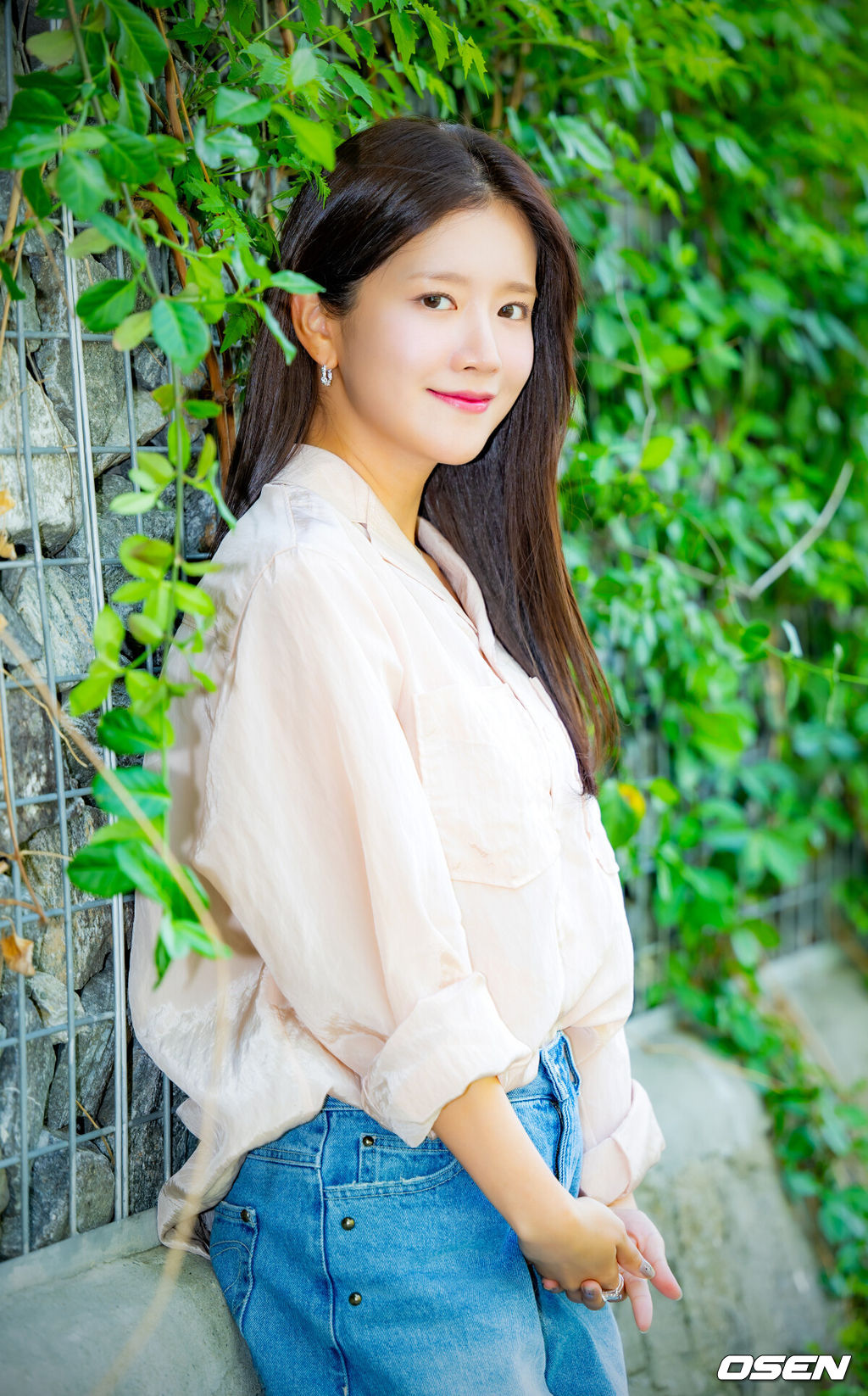 배우 추소정이 최근 서울 마포구 합정동 OSEN 사옥에서 인터뷰를 가졌다.배우 추소정(우주소녀 엑시)은 tvN 월화드라마 ‘이혼보험’에서 보험 사고의 손해액을 결정해 보험금을 지급하는 손해사정사 조아영 역을 맡아 열연을 펼쳤다.배우 추소정이 카메라 앞에서 포즈를 취하고 있다. 2025.05.07 / rumi@osen.co.kr