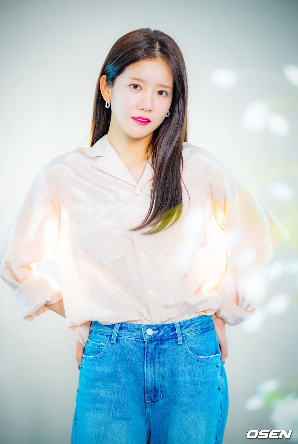배우 추소정이 최근 서울 마포구 합정동 OSEN 사옥에서 인터뷰를 가졌다.배우 추소정(우주소녀 엑시)은 tvN 월화드라마 ‘이혼보험’에서 보험 사고의 손해액을 결정해 보험금을 지급하는 손해사정사 조아영 역을 맡아 열연을 펼쳤다.배우 추소정이 카메라 앞에서 포즈를 취하고 있다. 2025.05.07 / rumi@osen.co.kr