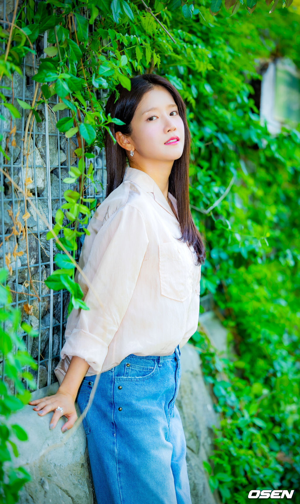 배우 추소정이 최근 서울 마포구 합정동 OSEN 사옥에서 인터뷰를 가졌다.배우 추소정(우주소녀 엑시)은 tvN 월화드라마 ‘이혼보험’에서 보험 사고의 손해액을 결정해 보험금을 지급하는 손해사정사 조아영 역을 맡아 열연을 펼쳤다.배우 추소정이 카메라 앞에서 포즈를 취하고 있다. 2025.05.07 / rumi@osen.co.kr