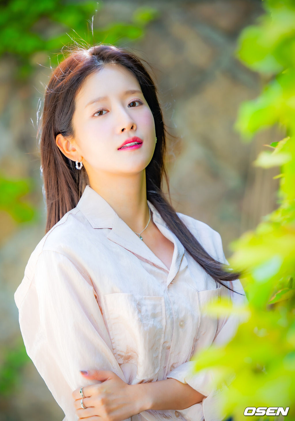 배우 추소정이 최근 서울 마포구 합정동 OSEN 사옥에서 인터뷰를 가졌다.배우 추소정(우주소녀 엑시)은 tvN 월화드라마 ‘이혼보험’에서 보험 사고의 손해액을 결정해 보험금을 지급하는 손해사정사 조아영 역을 맡아 열연을 펼쳤다.배우 추소정이 카메라 앞에서 포즈를 취하고 있다. 2025.05.07 / rumi@osen.co.kr