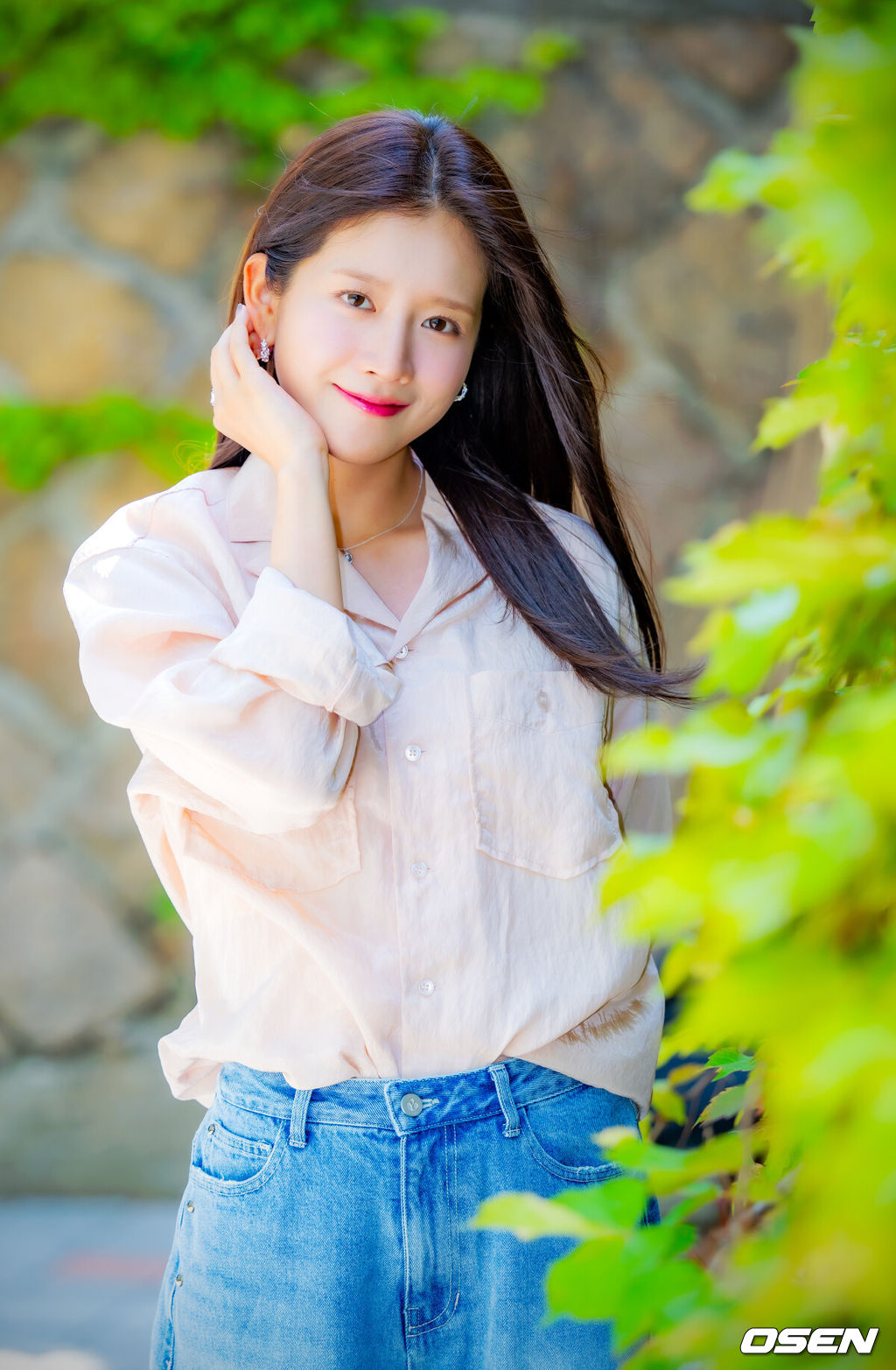 배우 추소정이 최근 서울 마포구 합정동 OSEN 사옥에서 인터뷰를 가졌다.배우 추소정(우주소녀 엑시)은 tvN 월화드라마 ‘이혼보험’에서 보험 사고의 손해액을 결정해 보험금을 지급하는 손해사정사 조아영 역을 맡아 열연을 펼쳤다.배우 추소정이 카메라 앞에서 포즈를 취하고 있다. 2025.05.07 / rumi@osen.co.kr