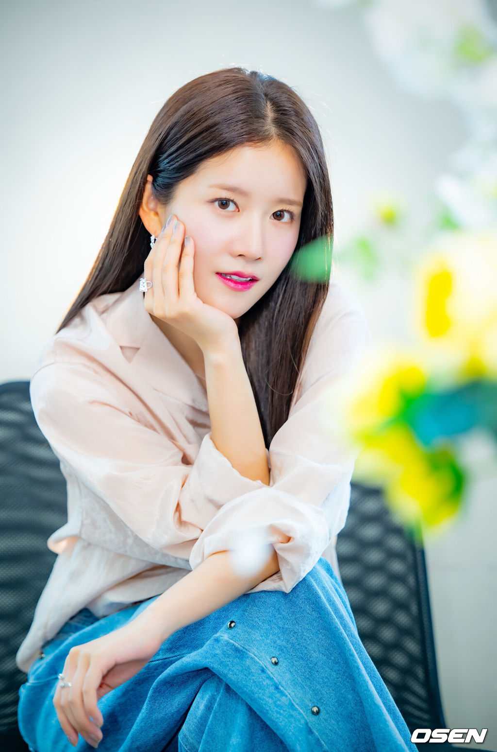 배우 추소정이 최근 서울 마포구 합정동 OSEN 사옥에서 인터뷰를 가졌다.배우 추소정(우주소녀 엑시)은 tvN 월화드라마 ‘이혼보험’에서 보험 사고의 손해액을 결정해 보험금을 지급하는 손해사정사 조아영 역을 맡아 열연을 펼쳤다.배우 추소정이 카메라 앞에서 포즈를 취하고 있다. 2025.05.07 / rumi@osen.co.kr
