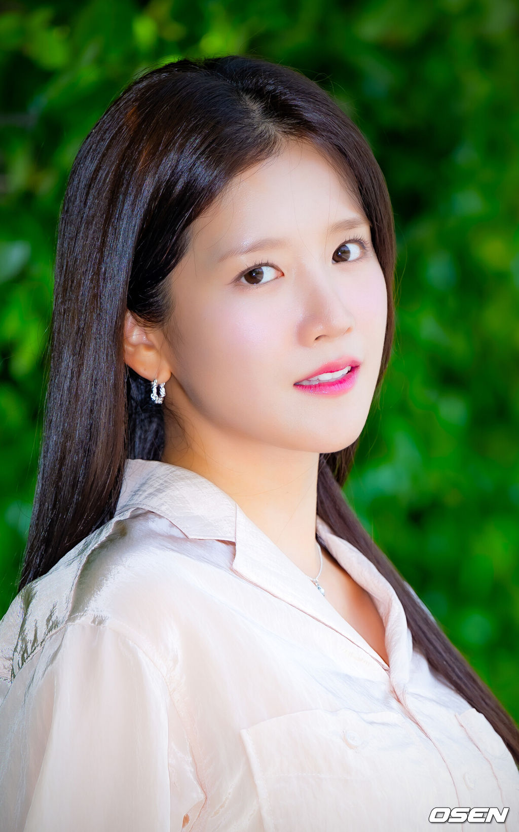 배우 추소정이 최근 서울 마포구 합정동 OSEN 사옥에서 인터뷰를 가졌다.배우 추소정(우주소녀 엑시)은 tvN 월화드라마 ‘이혼보험’에서 보험 사고의 손해액을 결정해 보험금을 지급하는 손해사정사 조아영 역을 맡아 열연을 펼쳤다.배우 추소정이 카메라 앞에서 포즈를 취하고 있다. 2025.05.07 / rumi@osen.co.kr