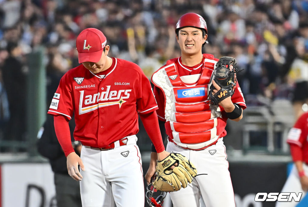 7일 부산 사직야구장에서 2025 신한 SOL 뱅크 KBO 리그 롯데 자이언츠와 SSG 랜더스의 경기가 열렸다. 홈팀 롯데는 데이비슨, 방문팀 SSG는 송영진이 선발 출전했다.SSG 랜더스 선발 투수 송영진이 3회말 교체되고 있다. 2025.05.07 / foto0307@osen.co.kr