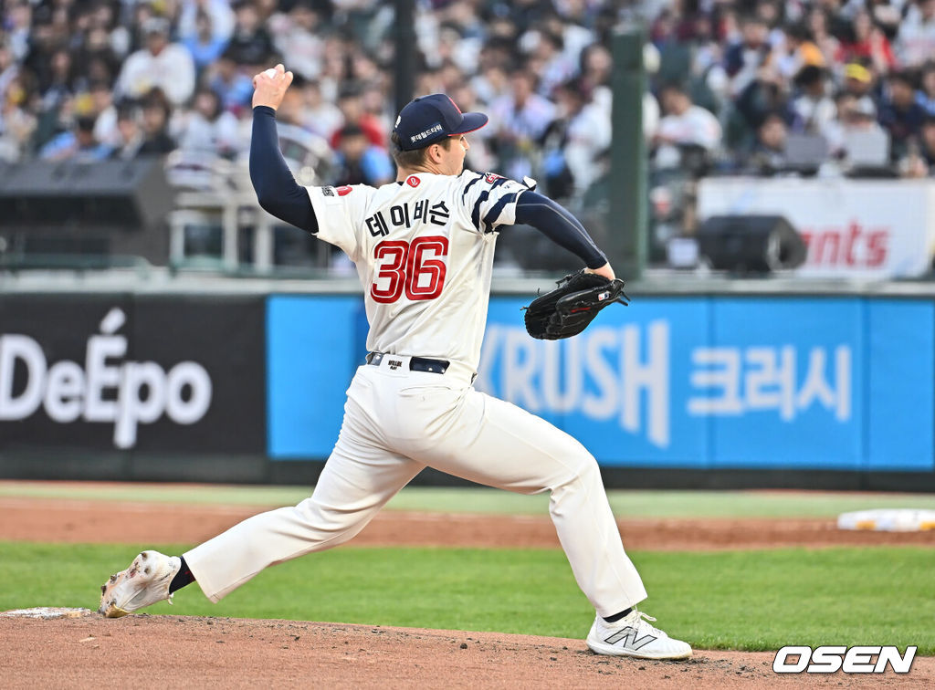 7일 부산 사직야구장에서 2025 신한 SOL 뱅크 KBO 리그 롯데 자이언츠와 SSG 랜더스의 경기가 열렸다. 홈팀 롯데는 데이비슨, 방문팀 SSG는 송영진이 선발 출전했다.롯데 자이언츠 선발 투수 데이비슨이 역투하고 있다. 2025.05.07 / foto0307@osen.co.kr