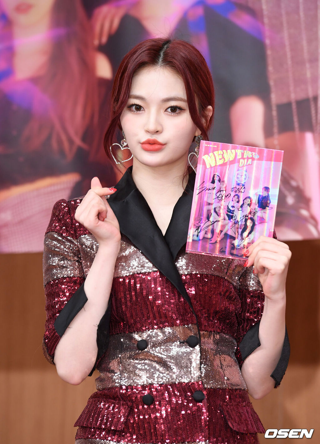 아이돌 걸그룹 다이아가 29일 오후 서울 당산동 TCC아트센터에서 다섯 번째 미니앨범 'NEWTRO' 발매 기념 팬사인회를 가졌다. 솜이가 포토타임을 갖고 있다. /jpnews@osen.co.kr