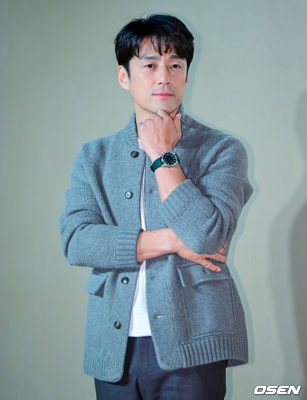 22일 오후 서울 성동구 성수동의 한 매장에서 스위스 고급 시계 제조사 포토행사가 열렸다.이날 방탄소년단 제이홉, 배우 차은우, 박신혜, 지진희, 모델 아이린, 셰프 안성재가 참석했다.배우 지진희가 포토타임을 하고 있다. 2024.11.22 / jpnews@osen.co.kr