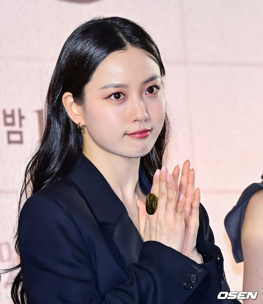 8일 오후 서울 상암 스탠포드 호텔 그랜드볼룸에서 지니 TV 오리지널 ‘당신의 맛’ 제작발표회가 열렸다.‘당신의 맛’은 식품 기업을 물려받기 위해 작은 식당을 인수 합병하는 ‘레시피 사냥꾼’이 된 재벌 상속남 한범우(강하늘 분)와 전주에서 간판도 없는 원 테이블 식당을 운영 중인 똥고집 셰프 모연주(고민시 분)의 전쟁 같은 키친 타카 성장 로맨스다.배우 고민시가 기자간담회를 하고 있다. 2025.05.08 /jpnews@osen.co.kr