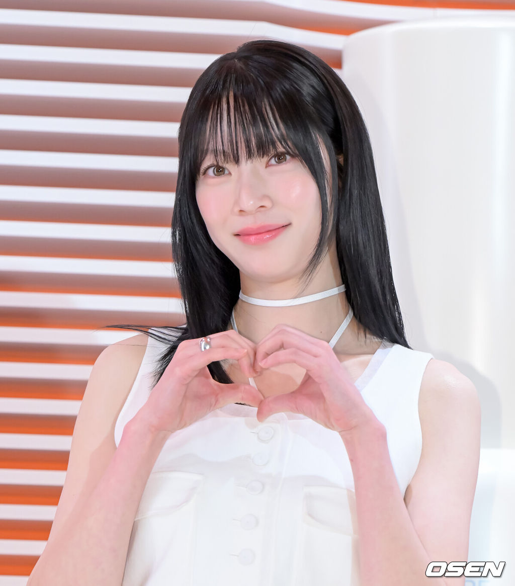 10일 오후 서울 잠실 롯데백화점 에비뉴엘 월드타워점에서 설화수 윤조에센스 팝업 스토어 행사 포토콜이 열렸다.이날 배우 혜리, 이준혁, 이준영, 공승연이 참석했다.배우 공승연이 포즈를 취하고 있다. 2025.04.10 / jpnews@osen.co.kr