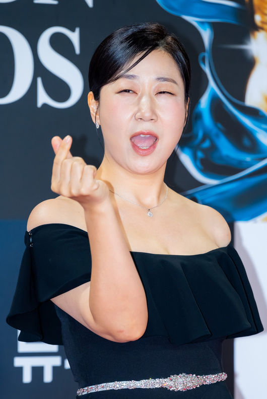 제45회 청룡영화상 레드카펫 행사가 29일 오후 서울 여의도 KBS홀 앞 광장에서 진행됐다.한편, ‘제45회 청룡영화상’은 29일 오후 서울 여의도 KBS홀에서 개최된다. 진행은 배우 한지민, 이제훈이 맡는다.배우 라미란이 레드카펫을 밟고 있다. 2024.11.29 / rumi@osen.co.kr