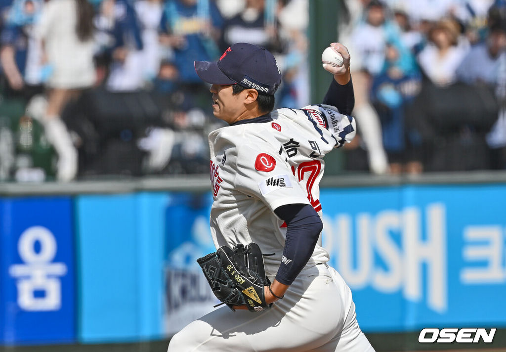 4일 부산 사직야구장에서 2025 신한 SOL 뱅크 KBO 리그 롯데 자이언츠와 NC 다이노스의 경기가 열렸다. 홈팀 롯데는 반즈, 방문팀 NC는 김녹원이 선발 출전했다.롯데 자이언츠 구승민이 역투하고 있다. 2025.05.04 / foto0307@osen.co.kr